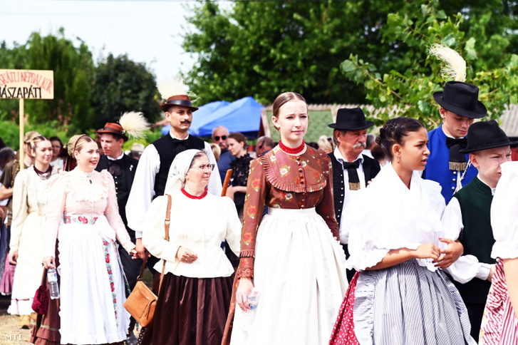 A felvonulás résztvevői a három napon át tartó 29. Jász Világtalálkozó díszünnepségén Jászszentandráson 2025. július 26-án.