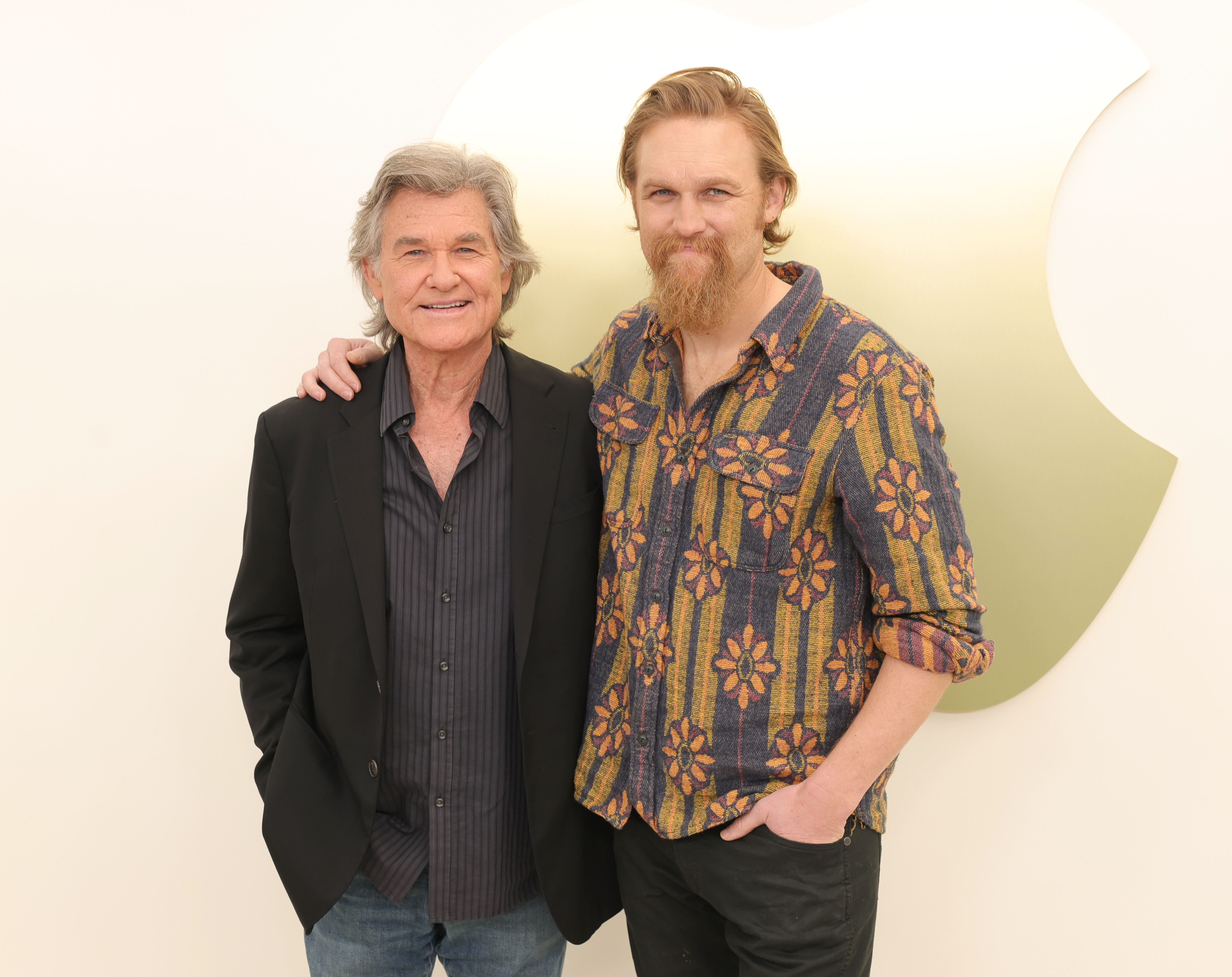 Az apa–fia páros, Kurt és Wyatt Russell igazán sármos duóként jelent meg az Apple TV február 3-i sajtónapján.