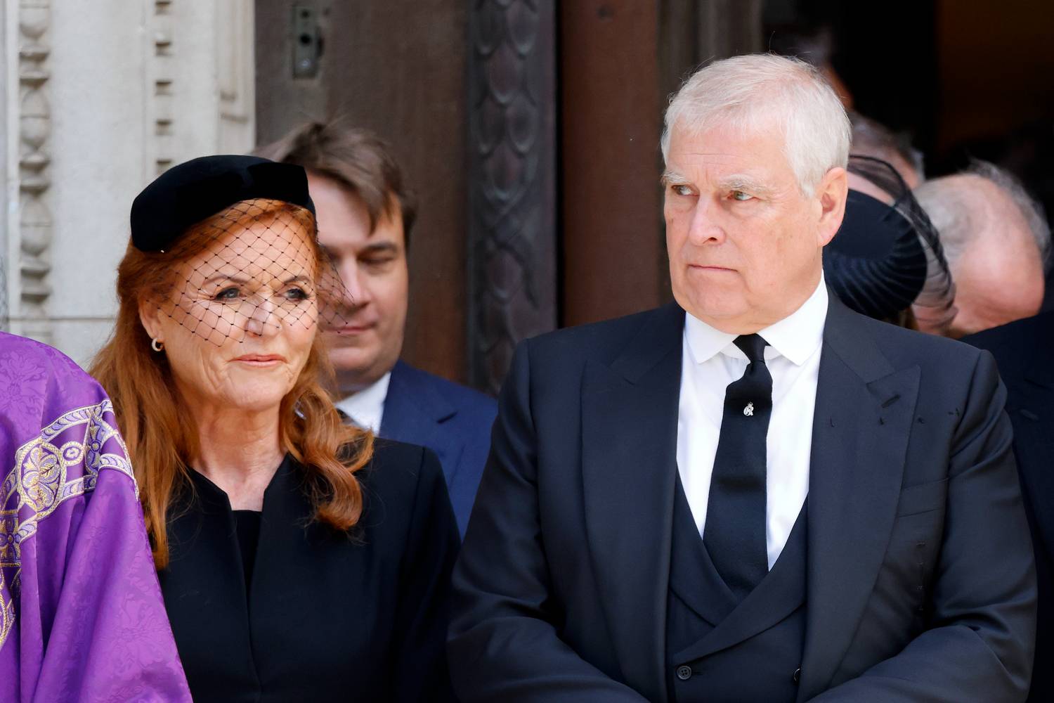 Andrew Mountbatten-Windsor és Sarah Ferguson Epsteinnel ápolt kapcsolata tönkreteheti a királyi családot.