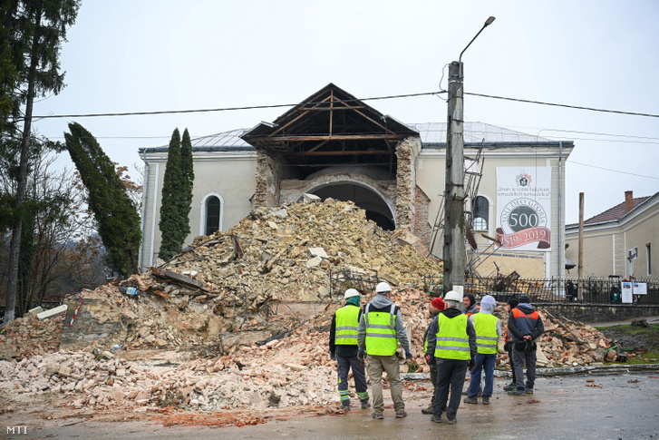Leomlott a szilágycsehi református templom tornya
