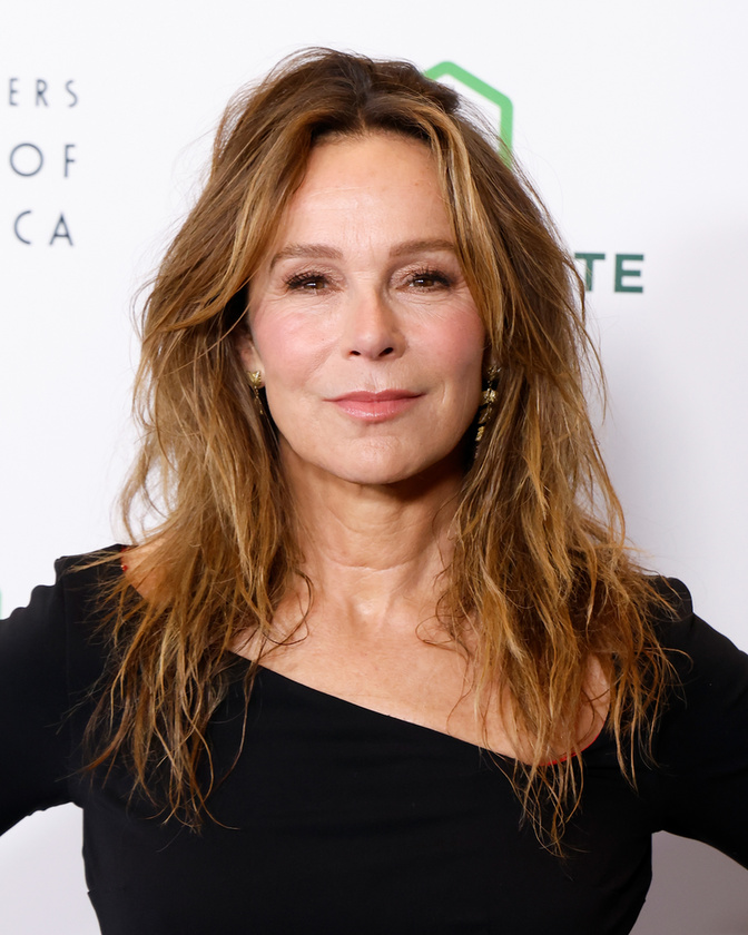 Jennifer Grey&nbsp;A ’80-as évek egyik legígéretesebb színésznője volt, ám egy 1989-es orrplasztika után teljesen megváltozott a külseje, és elvesztette jellegzetes megjelenését