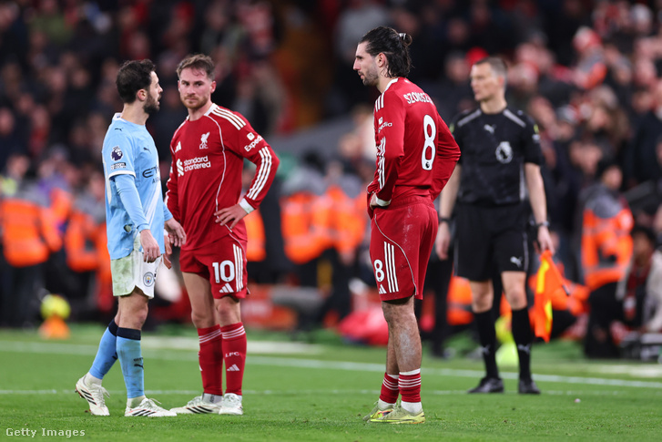 Szoboszlai a kiállítás előtt