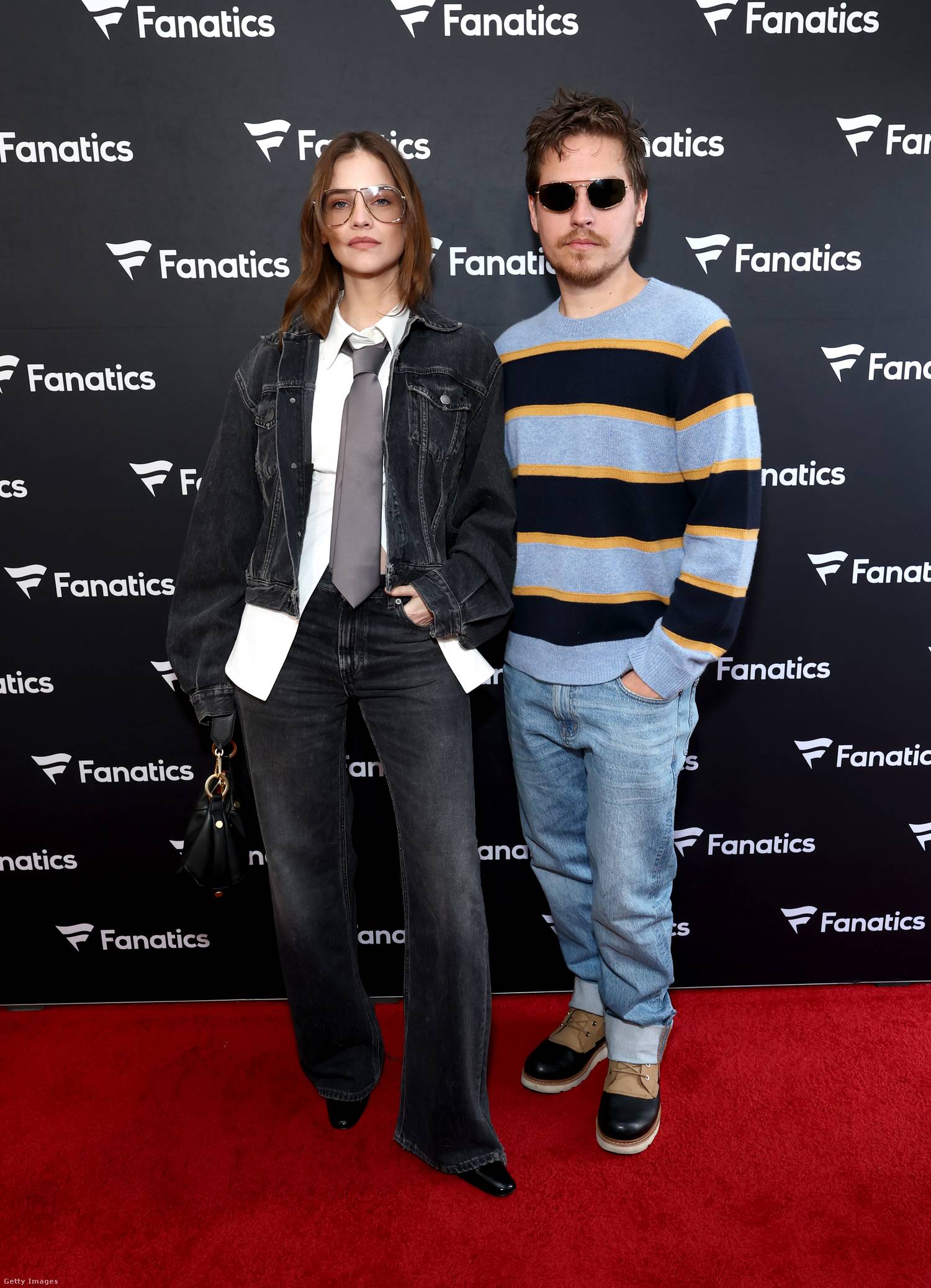 Palvin Barbara nyakkendős szettje most a legnagyobb sikk, a Super Bowl partiján viselt farmeres összeállítása egyszerre vagány és nőies.