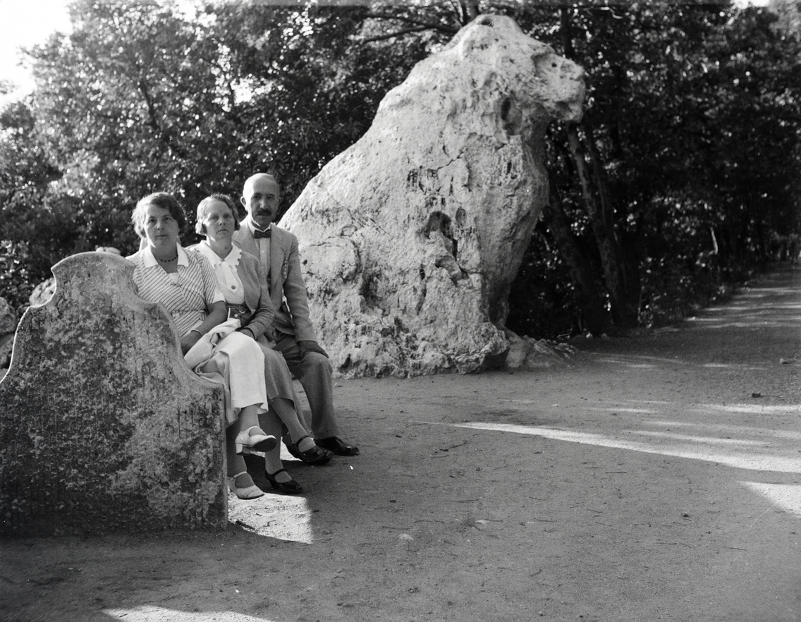 Előszeretettel fotóztatta magát itt minden erre járó (1935)
