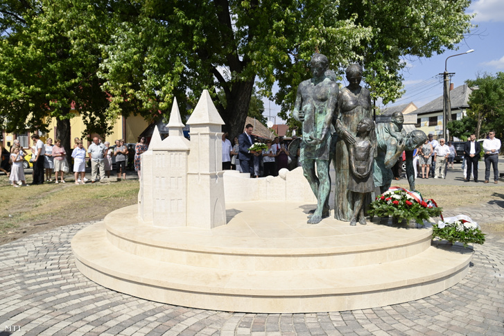 Augusztus 20-i megemlékezés Veresegyházon.