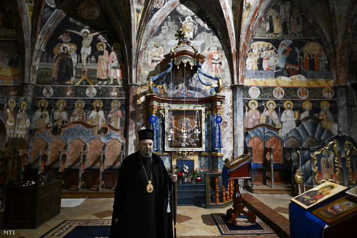 Pantelic Lukijan, a Budai Szerb Ortodox Egyházmegye püspöke a ráckevei szerb ortodox templomban.