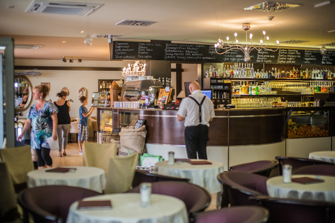 karolina-spajz-karolina-kavehaz-balatonfured-heima-20170630