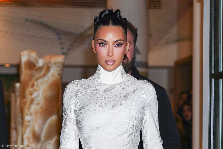 Kim Kardashian&nbsp;Kim Kardashian már háromszor is volt házas, első férjéhez, a zene producer Damon Thomashoz pedig meglepően fiatalon, mindössze 19 évesen ment hozzá