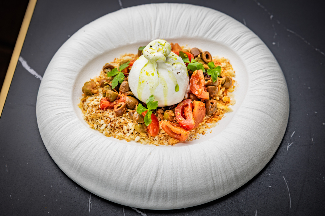 Burrata al pesto rosso