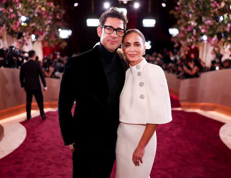 Emily Blunt és John Krasinski&nbsp;2018-ban Emily Londonban forgatta a Mary Poppins visszatér című filmet, miközben John a Jack Ryan sorozaton dolgozott, több országban is