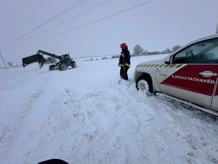 A heves havazás és hófúvás miatt csaknem száz esetben riasztották a tűzoltókat Vas vármegyében