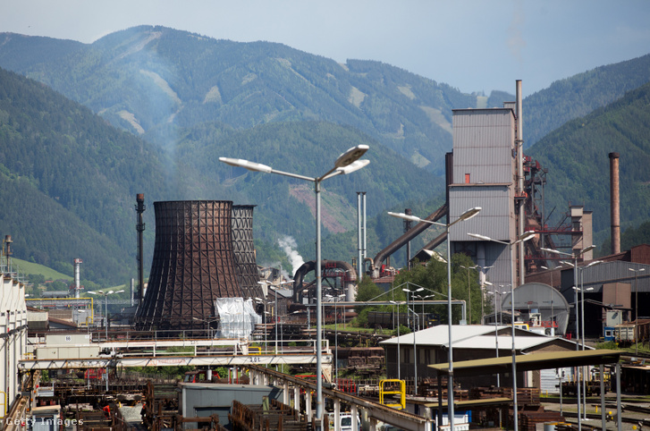 Hűtőtornyok a Voestalpine Stahl Donawitz gyárban 2017. május 23-án