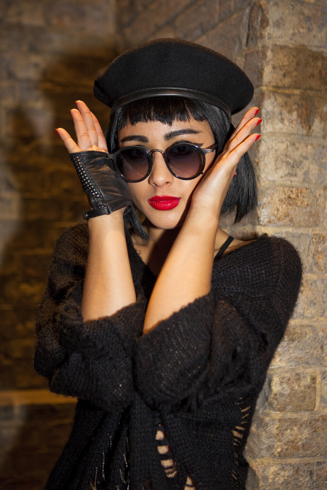 Natalia KillsTeddy Sinclair, korábbi színpadi nevén Natalia Kills, 2015-ben teljesen tönkretette zenei karrierjét, amikor a The X Factor új-zélandi változatában zsűritagként és mentoraként megalázó kritikát fogalmazott meg a versenyző, Joe Irvine felé