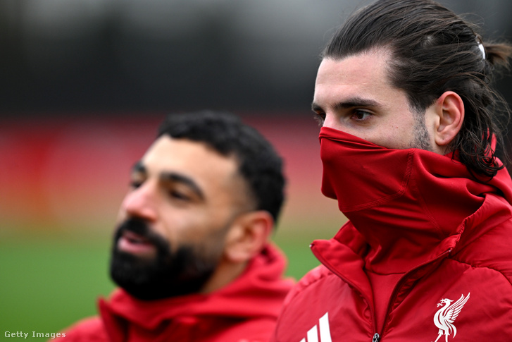 Szoboszlai Dominik a Liverpool edzésén – háttérben a csapat másik sztárja, Mohamed Szalah