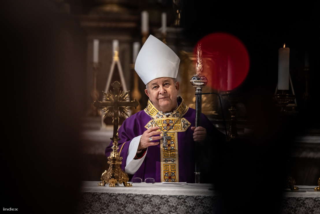 Bábel Balázs Kalocsa-kecskeméti érsek, metropolita, a múlt évi díjazott