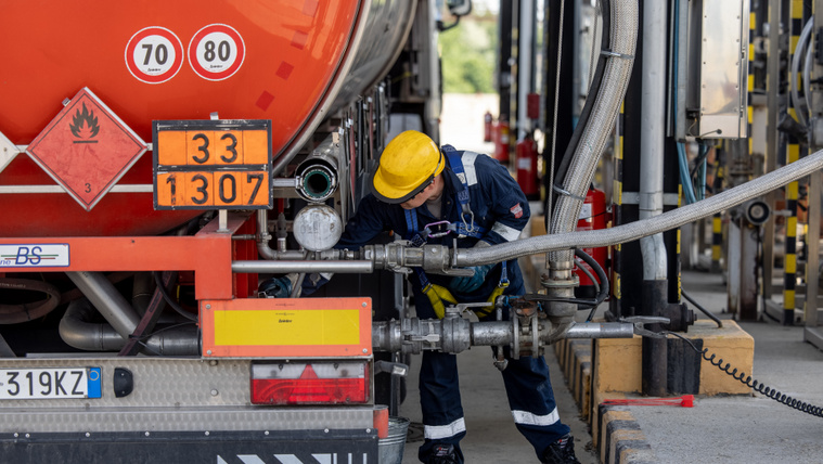 Erős lépésre szánták el magukat az&nbsp;ukránok, ettől kilőhetnek üzemanyagárak Magyarországon