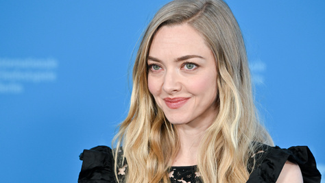 A hét szettje: Amanda Seyfried átlátszó ruhában tündökölt