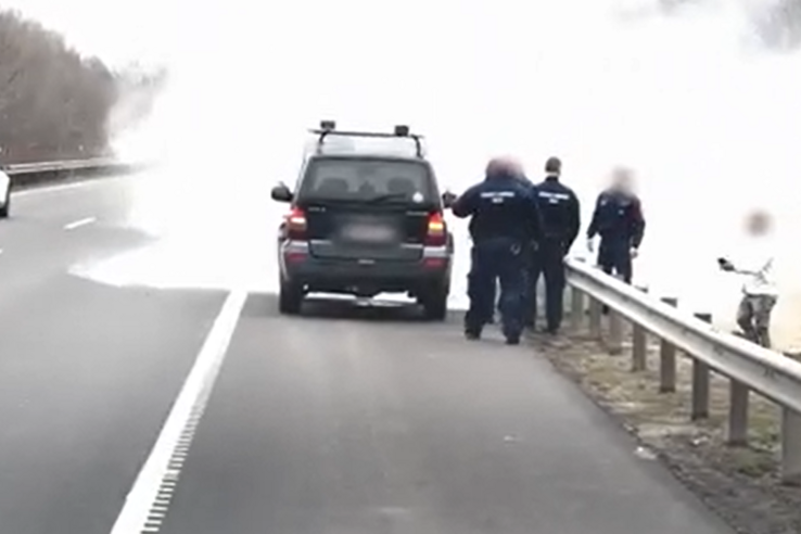 Az M3-ason gyulladt ki az autója – szerencséje volt, meg nem is