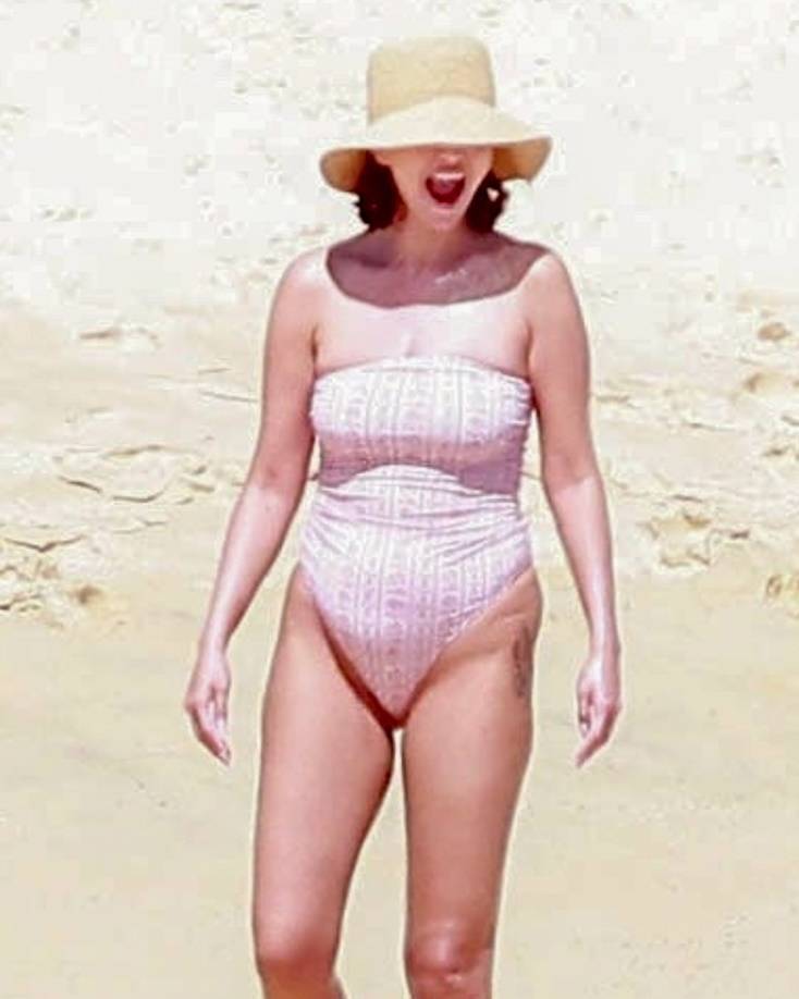 Selena Gomez fürdőruhás fotóira rengeteg komment érkezett.