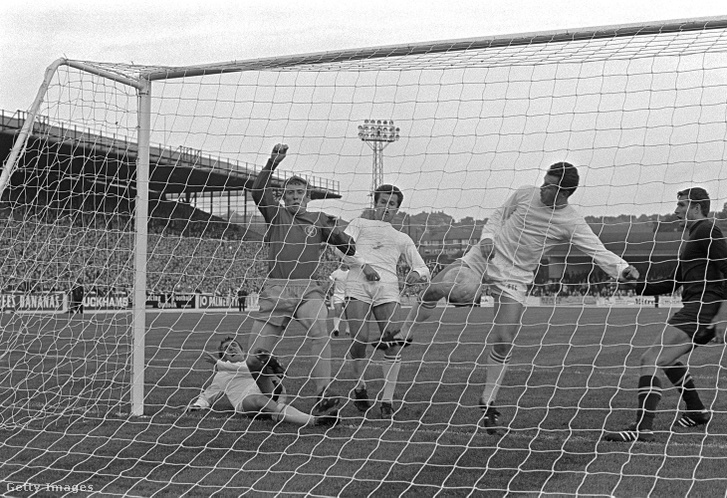 Mick Jones erőszakossága döntötte el az 1968-as VVK-trófea sorsát