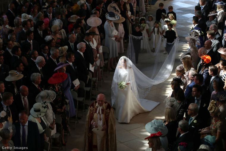 Meghan Markle Givenchy ruhát és fátylat viselt az esküvőn. (Fotó: Getty Images)