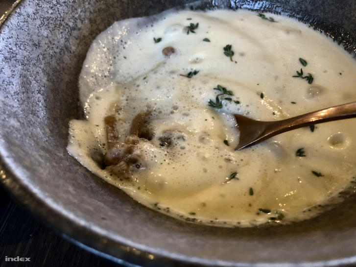 Hagymaleves, lágy hagyma espuma