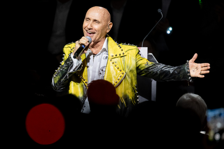 Pataky AttilaPataki Attila 2024-ben Hajdú Péternek mesélt arról, hogy milyen élmény volt találkoznia egy földönkívüli élőlénnyel.„Amikor egy sárkánylénnyel szemben állsz és meggyőződésed, hogy nem álmodsz, hanem ez most – hogy mi a valóság? Na hát innen aztán kezdhetnénk tudod… És ott állsz, azt nem lehet elmondani semmivel