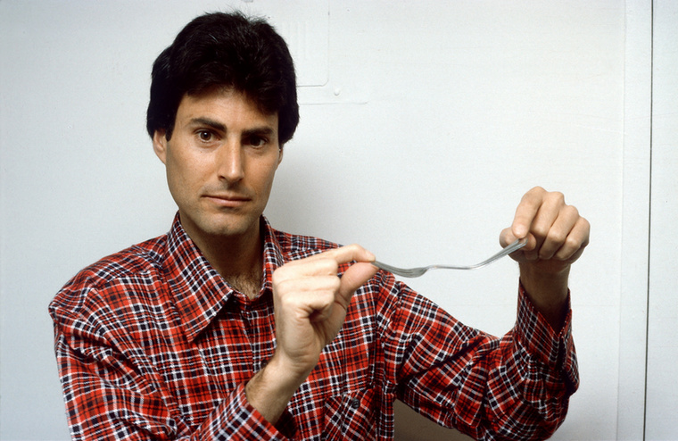 Uri GellerA saját állítása szerint paranormális képességekkel rendelkező izraeli-brit mentalista már évek óta bizonygatja, hogy földönkívüliek igenis léteznek, ő pedig kapcsolatban áll velük