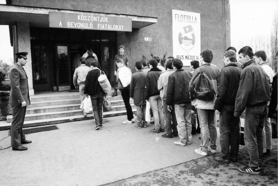 Váci út 119., Petőfi laktanya, a Honvéd Folyami Flottilla bázisa, 1982