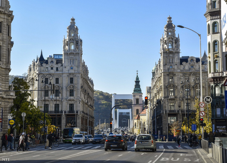 A Klotild és a Matild palota, a neobarokk stílusban épült épületpár a főváros V. kerületében, a Ferenciek terénél