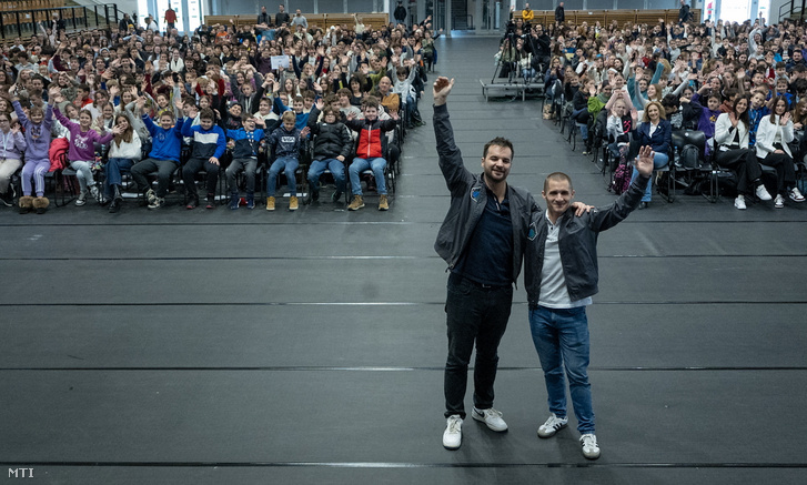 Kapu Tibor és Cserényi Gyula élménybeszámolón a Széchenyi István Egyetemen.