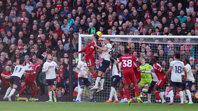 Virgil van Dijk fejesével hamar megduplázta előnyét a Liverpool