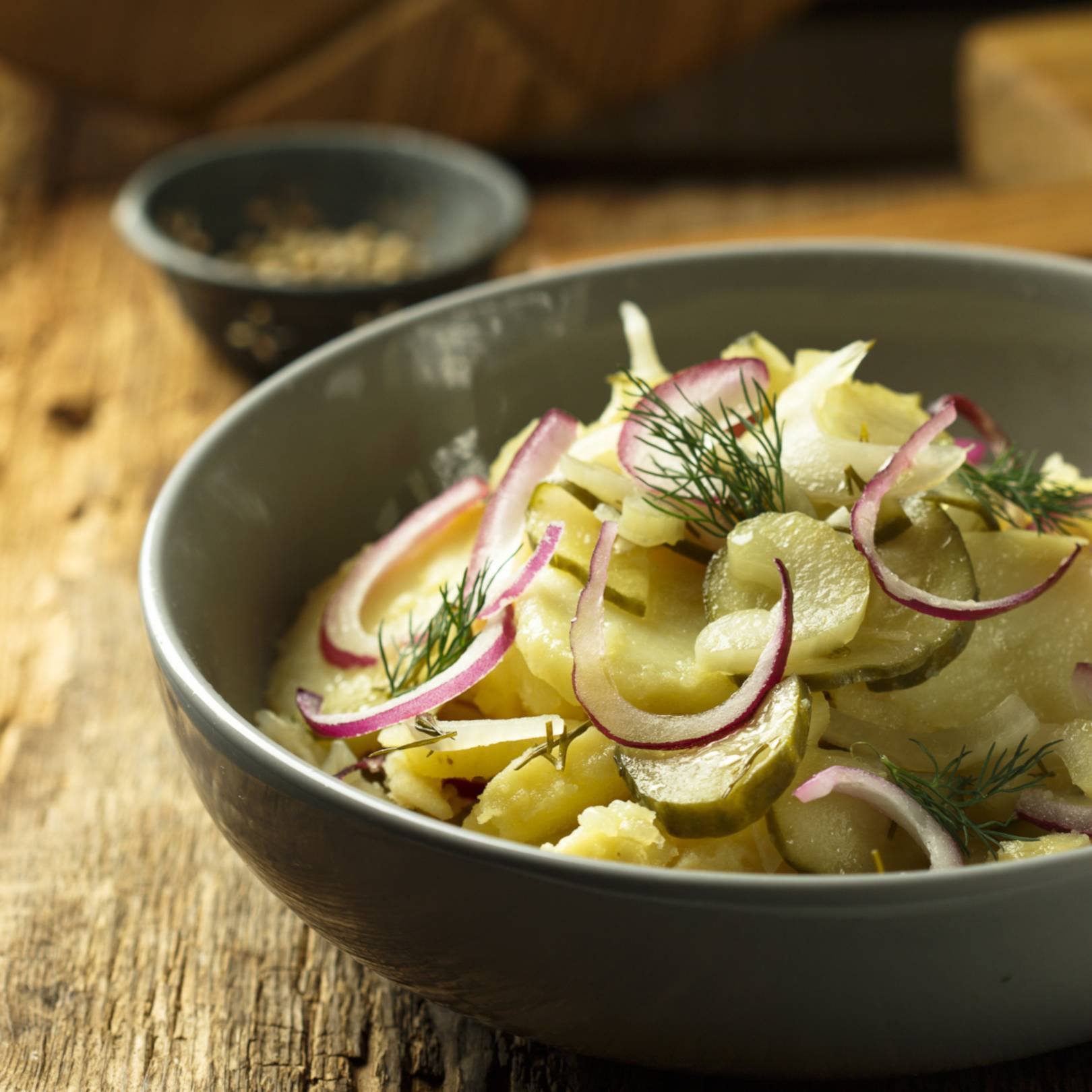 Kovászos uborkás krumplisalata