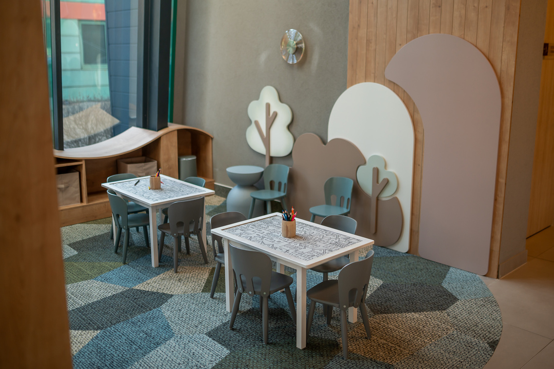 Otthonos gyereksarok kreatív játékokkal