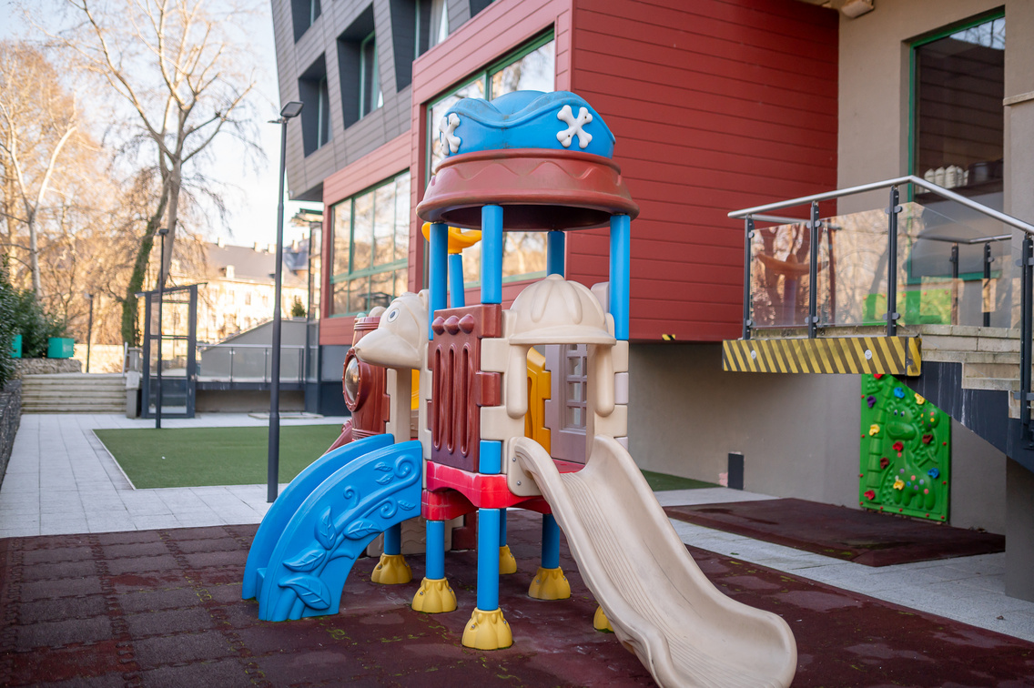 A hotel melletti játszótér