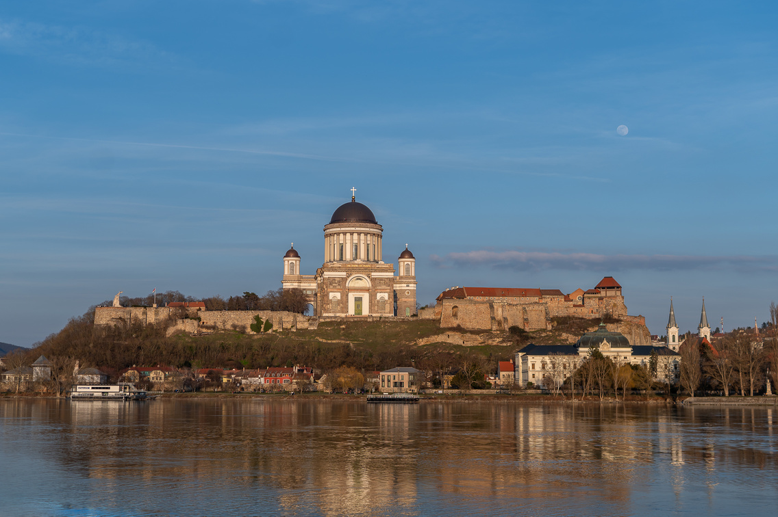 Kilátás Párkányból Esztergom felé