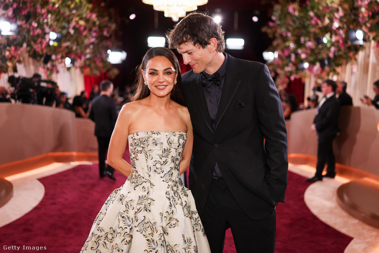 Mila Kunis és Ashton Kutcher&nbsp;Az Azok a 70-es évek show forgatásán találkoztak, de csak évekkel később jöttek össze
