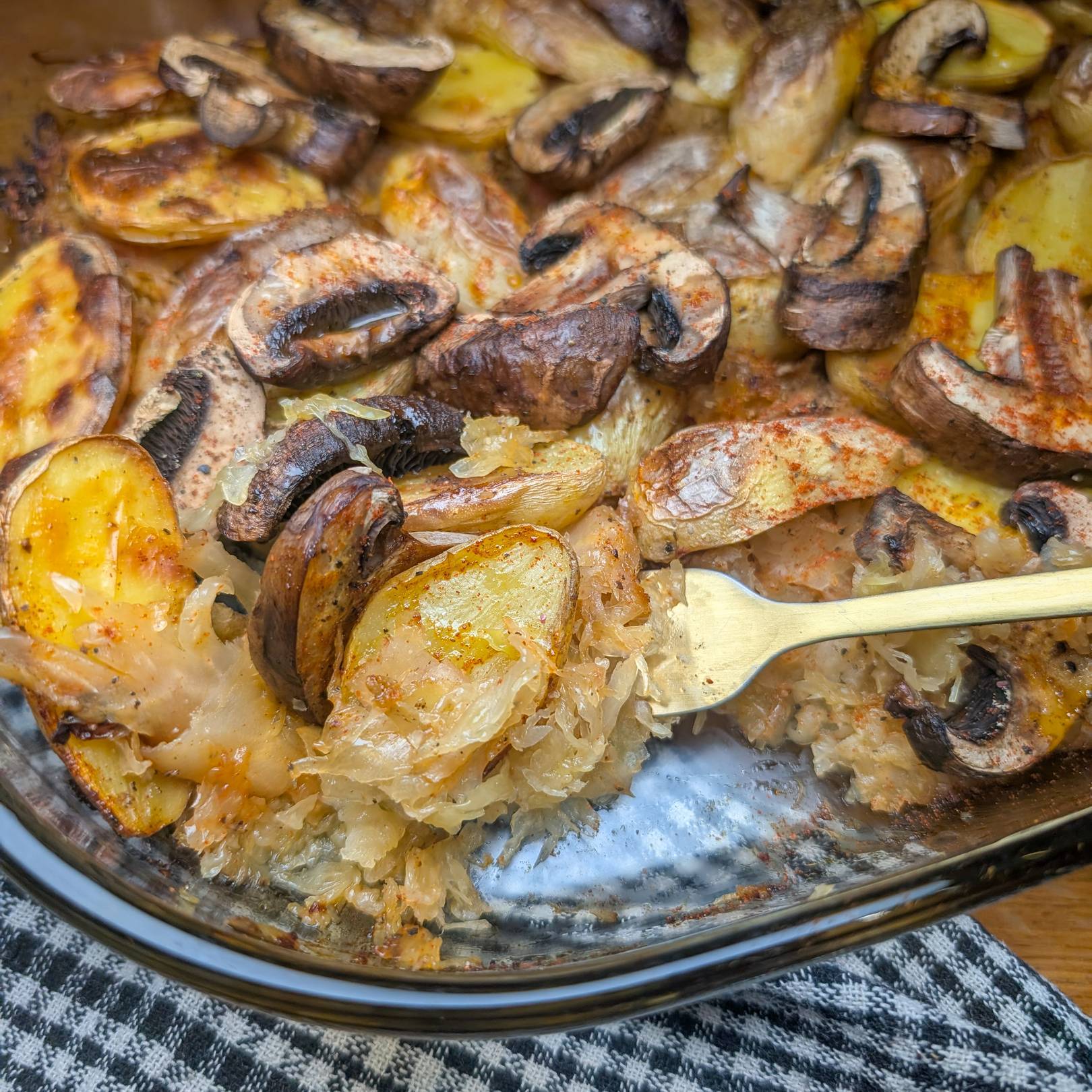 Savanyúkáposzta gombával.