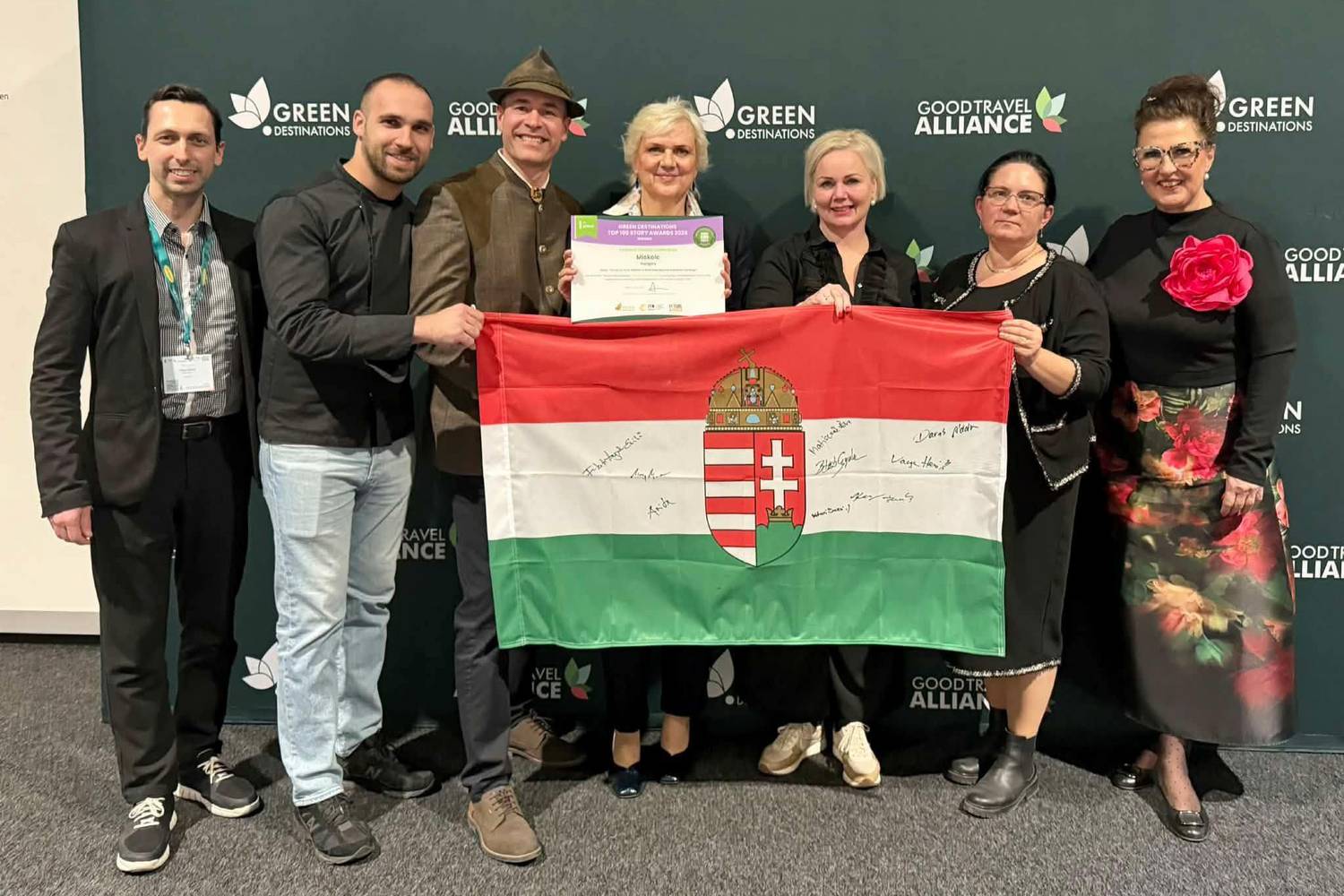 A fényképen balról jobbra: Kassay Tamás (Visit Miskolc, MIDMAR Nkft.) Darab Ádám (séf, Végállomás Bistro&Wine) Bózsó Gyula (erdész, ötletgazda) Matiscsák Éva (alpolgármester, Miskolc) Vargáné Bodnár Henriett (tulajdonos, Végállomás Bistro&Wine) Nagy Júlia (InnoTime Hungary Kft.) Fekete-Angyal Enikő (Visit Miskolc, MIDMAR Nkft.)
