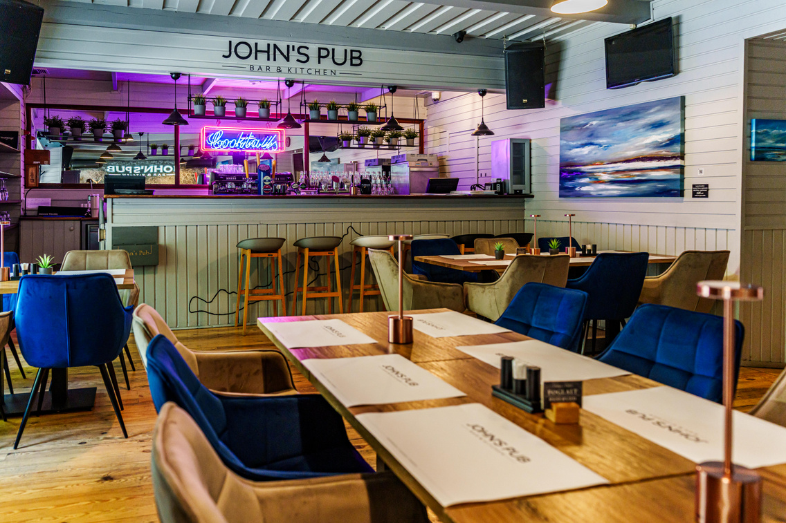 A Cocktails neonfelirat is harmincéves ereklye