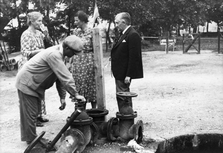 A pünkösdfürdői forráskút, 1935