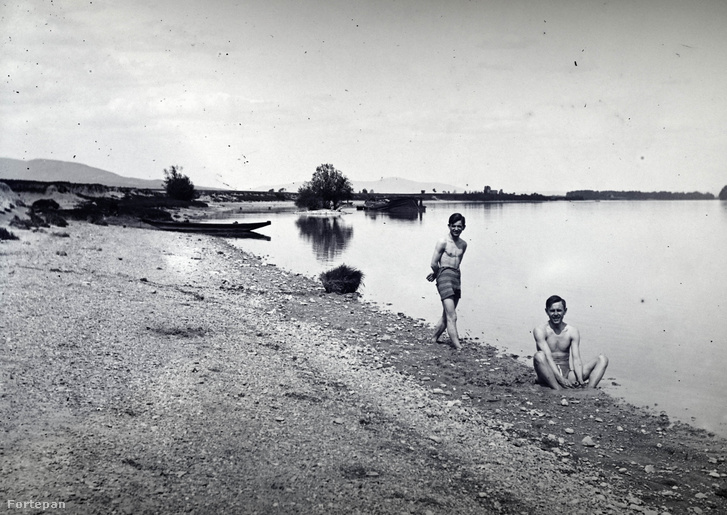 A Duna-part Pünkösdfürdőnél, 1924