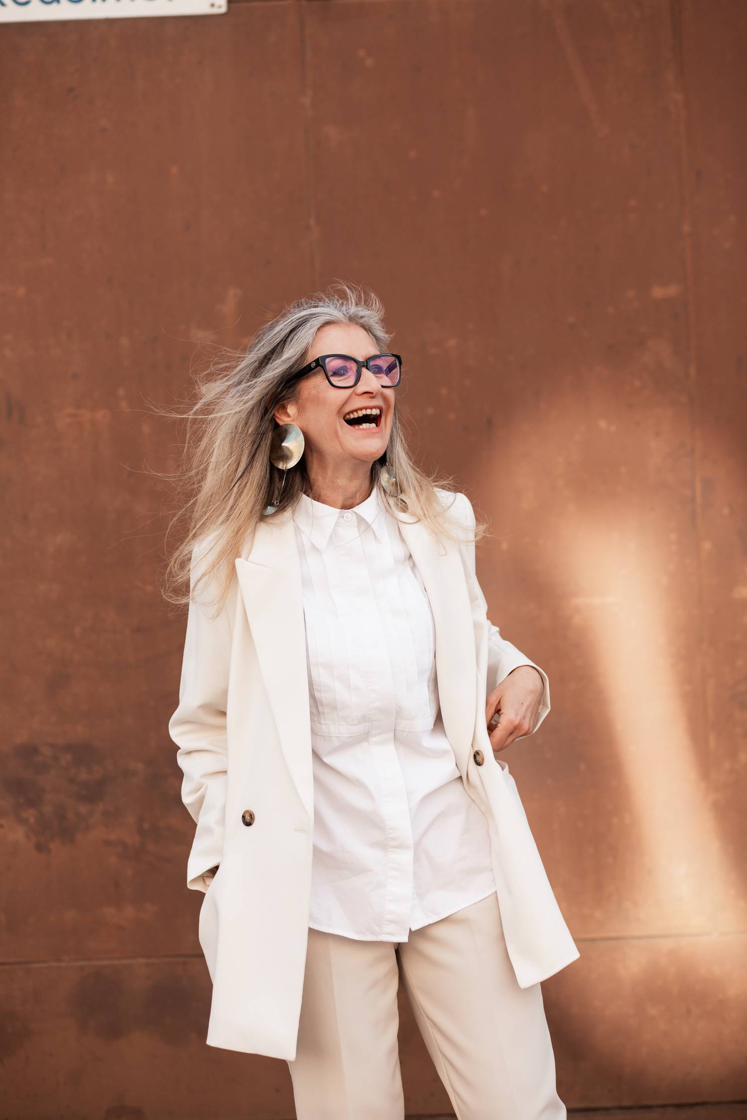 Pálffy Szilvia, 60 éves, divattervező, mellráktúlélő. "Napi szinten tornázom és újra balettozni kezdtem, 40 év után. A balett úgy mozgat át, ahogy semmi más. Sok nyers zöldséget eszem és figyelek a mennyiségre. Szintén 40 év után újra kezdtem a kézi rajzolást. Nagyon élvezem."