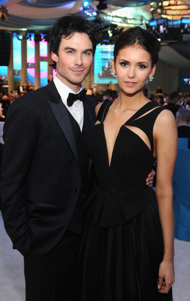 Nina Dobrev és Ian SomerhalderA két színész a Vámpírnaplók című sorozat forgatásán találkozott és szeretett egymásba, a kapcsolatuk azonban 2013-ban véget ért, ráadásul két évvel később Nina Dobrev ki is szállt a produkcióból, mint állandó szereplő.&nbsp;„Már jóval azelőtt barátok voltunk, hogy összejöttünk, és most is azok vagyunk” - nyilatkozta szakításuk után a színésznő.