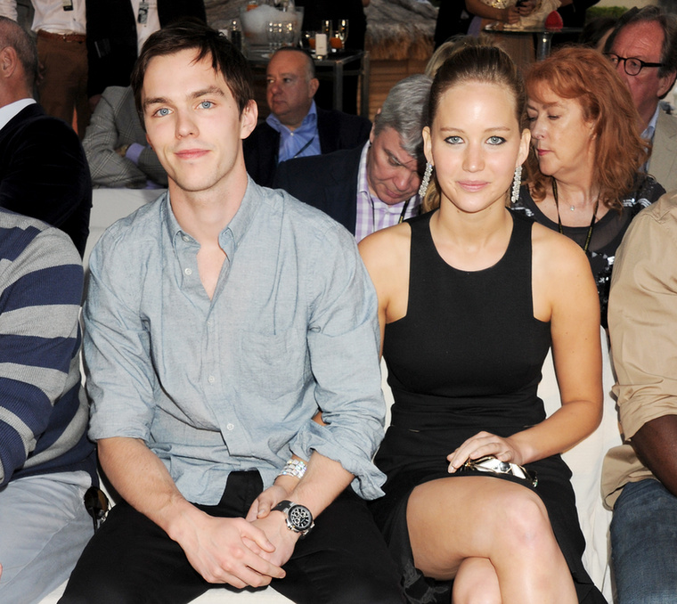 Jennifer Lawrence és Nicholas HoultA sztárpár az X-Men forgatásán találkozott egymással