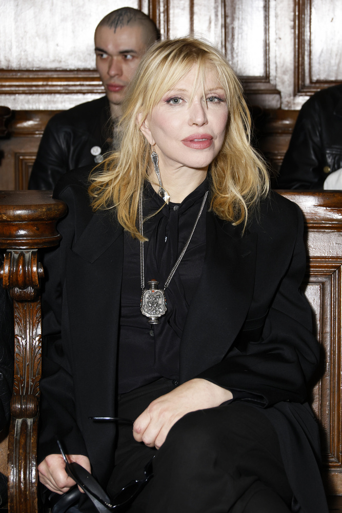 Courtney LoveKurt Cobain, a Nirvana énekese és gitárosa 1994-ben, 27 évesen halt meg