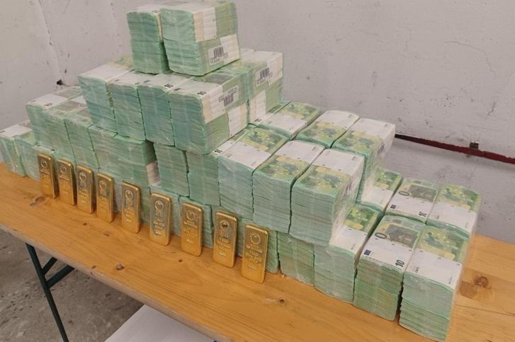 A 40 millió dollár, 35 millió euró és 9 kilogramm arany, amit a páncélozott pénzszállító autókban szállítottak