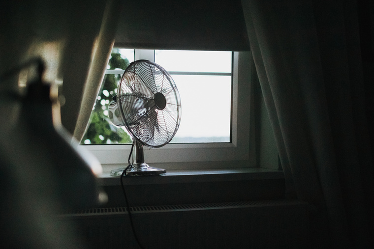 A szoba lehűtéseAz alvásszakértők szerint az ideális alváshőmérséklet körülbelül 15 és 19 °C között van