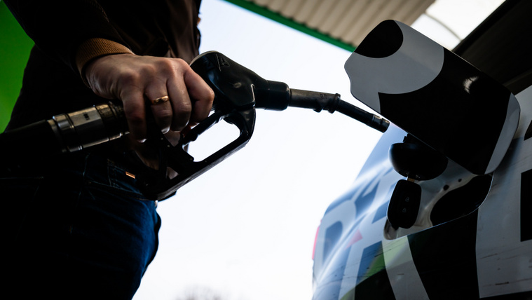 Hosszú éveken át fizethetik az autósok a védett üzemanyagárakat