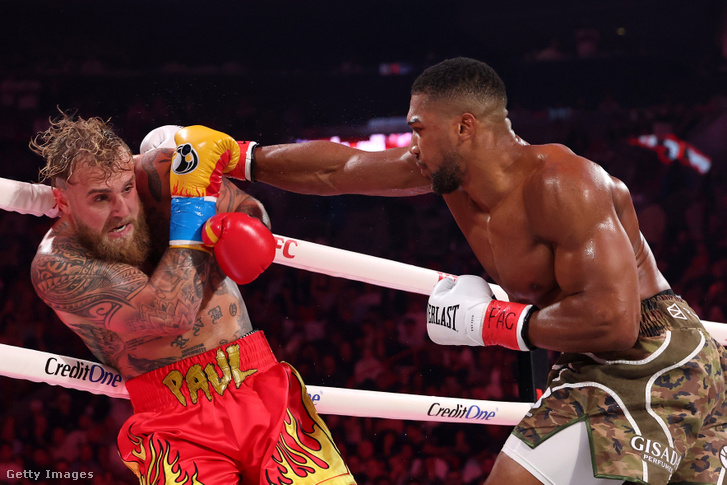Jake Paul pillanatokkal azelőtt, hogy Anthony Joshua eltöri az állkapcsát